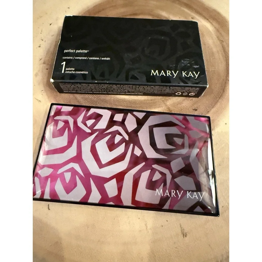 MARY KAY PERFECT PALETTE~UNFILLED~REFILLABLE COMPACT‎ NIB